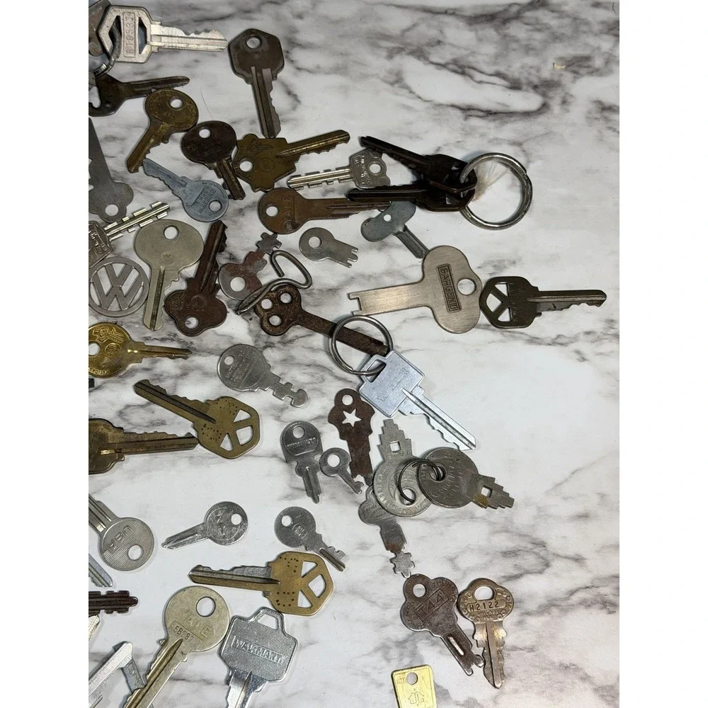 VTG KEYS 113 OVER 1LB~ GM, HOUSE, MASTER, VW, SAMSONITE, CHICAGO LOCK ETC (2593)